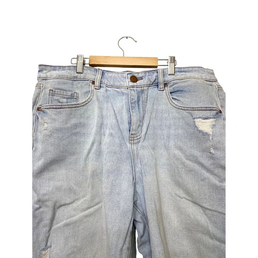 Lane Bryant Womens 14 Distressed Bermuda Denim‎ Shorts Light Wash Frayed Hem